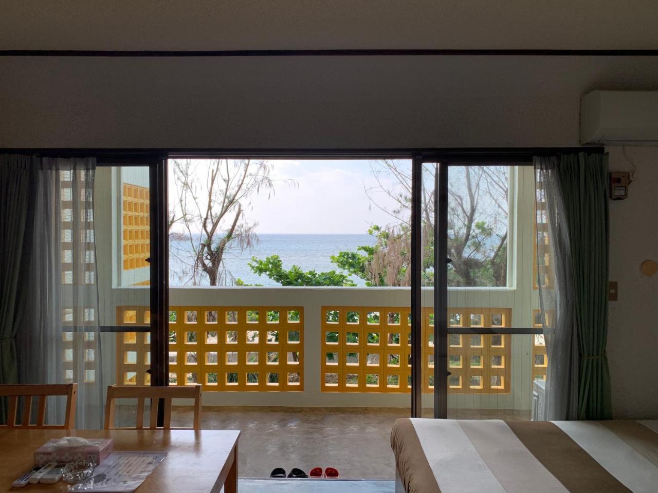 Hotel & Restaurant On The Beach Lue Motobu Exteriör bild